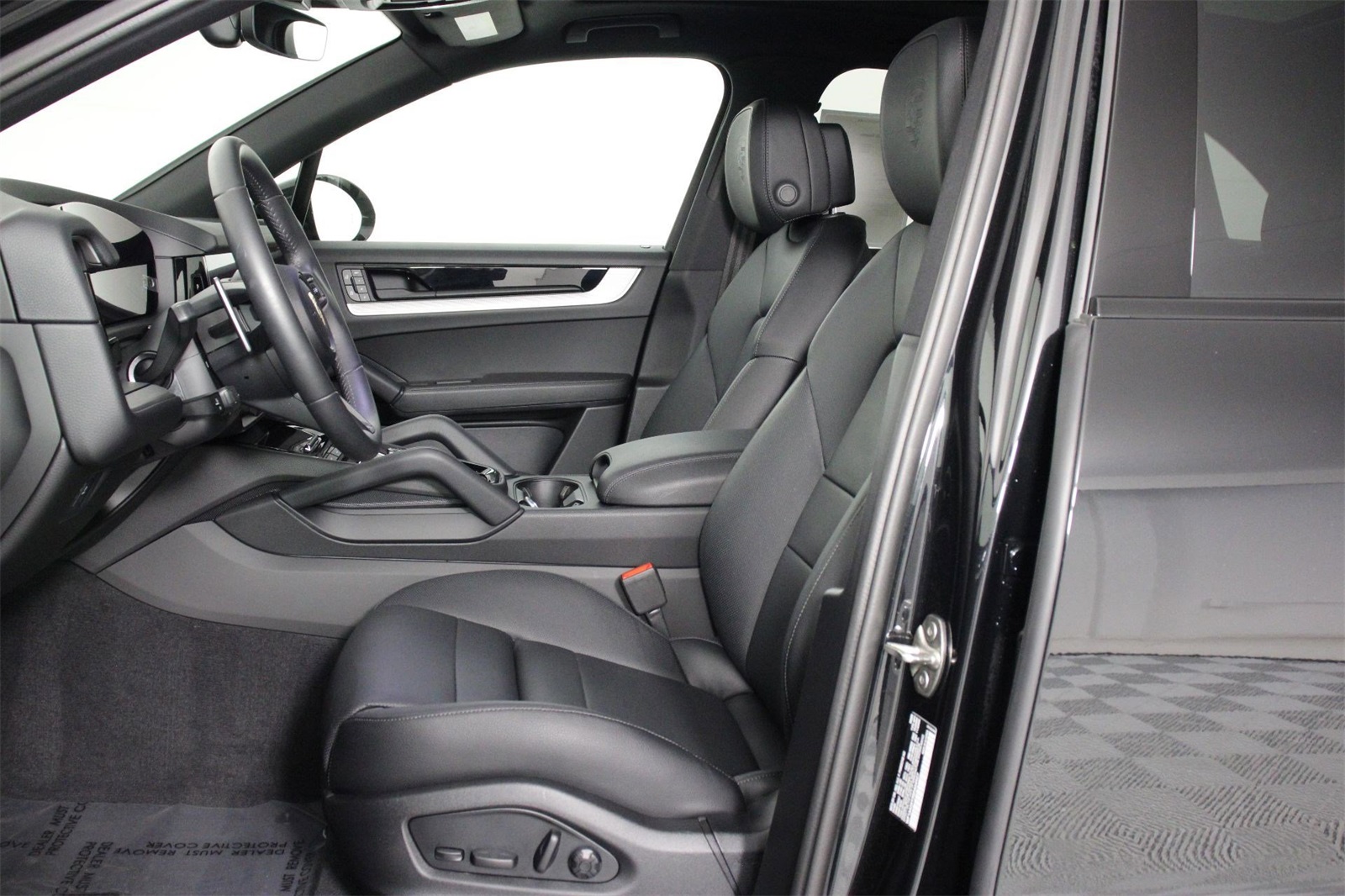 2025 Porsche Cayenne photo 4