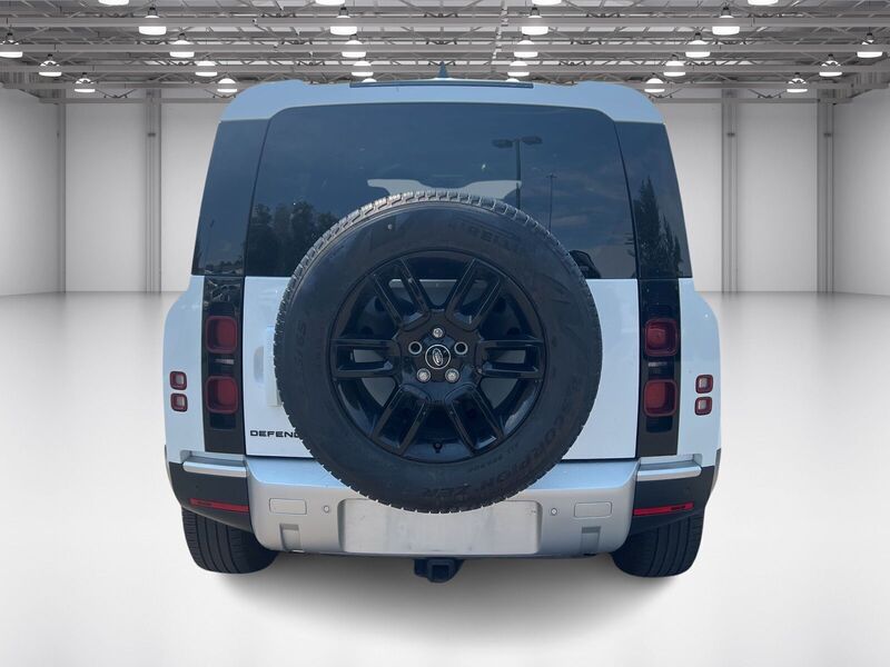 2024 Land Rover Defender 110 S photo 7
