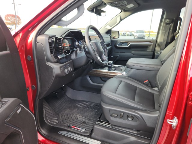 2025 Chevrolet Silverado 1500 RST photo 3