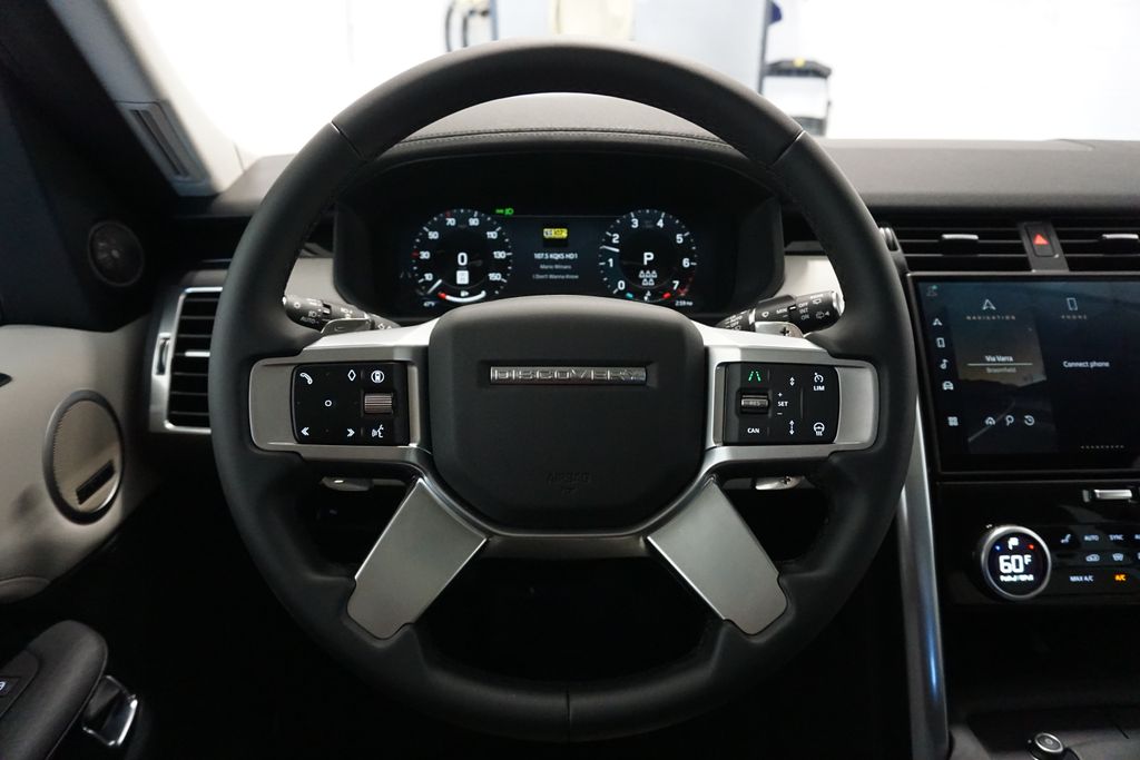 2025 Land Rover Discovery S photo 9