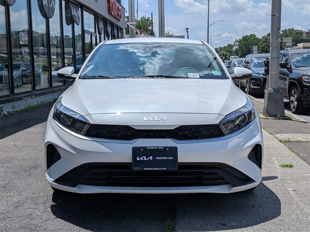 2023 Kia Forte LXS photo 2