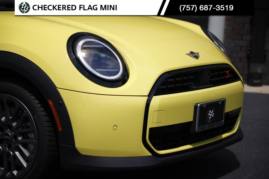 2025 Mini Cooper 2 Door Hardtop Signature photo 3