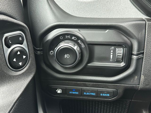2024 Jeep Wrangler Sahara 4xe photo 16