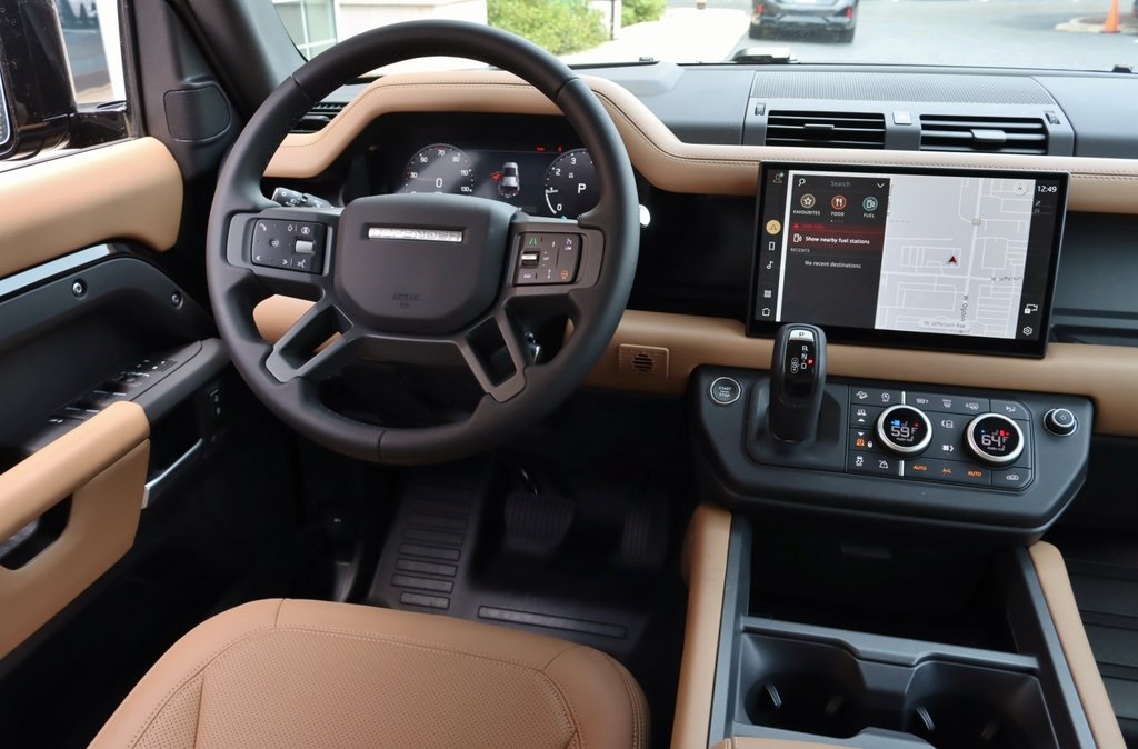 2025 Land Rover Defender 110 X-Dynamic SE photo 13