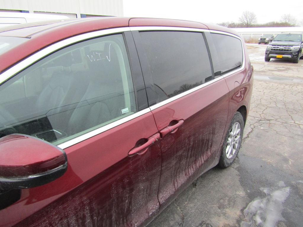 Used 2023 Chrysler Pacifica Touring L with VIN 2C4RC1BGXPR564060 for sale in Kansas City