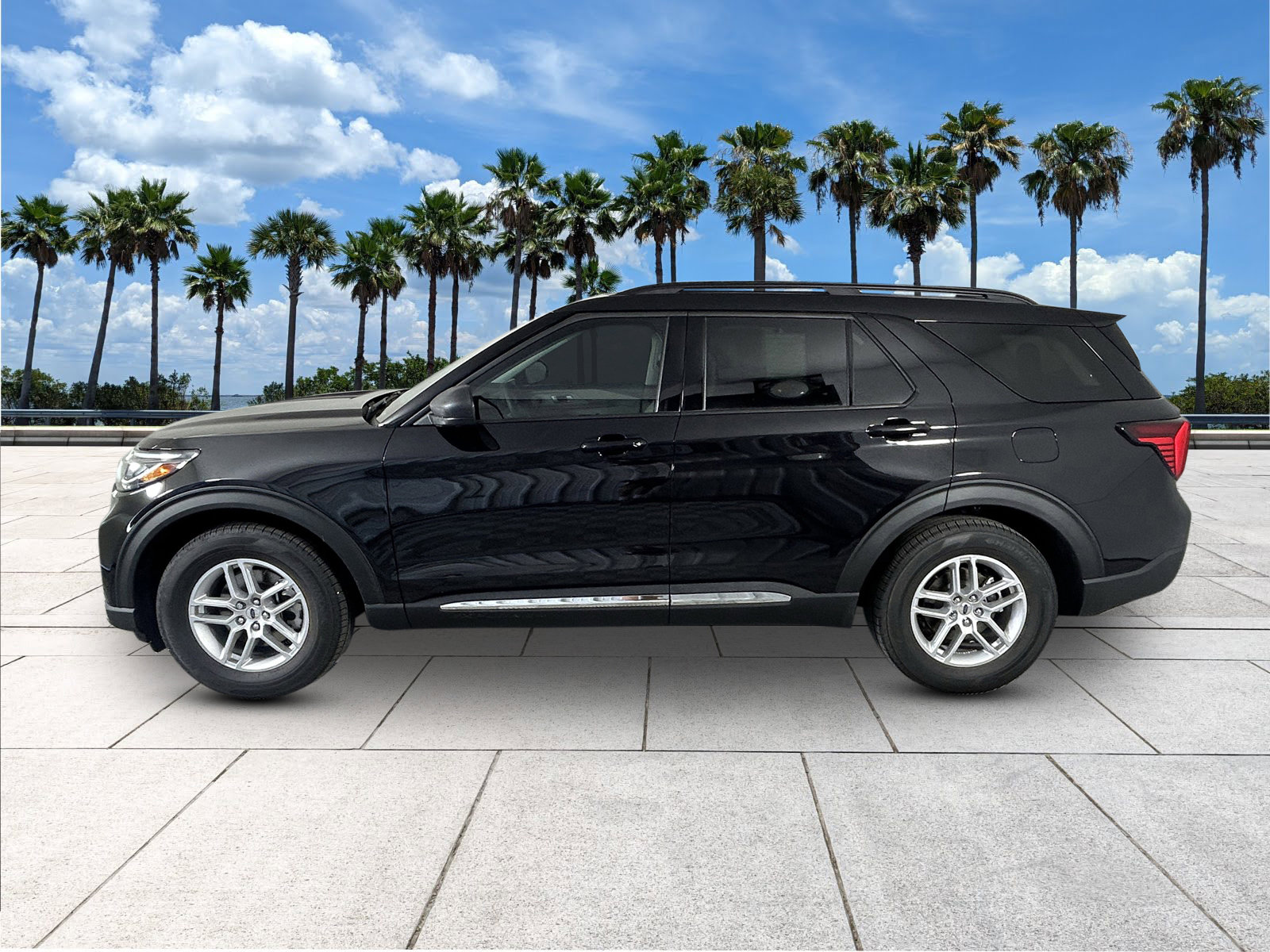 2025 Ford Explorer photo 3