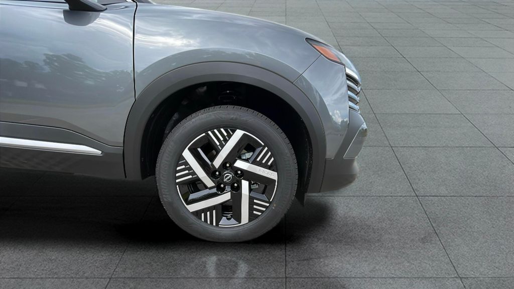 2025 Nissan Kicks SV photo 13