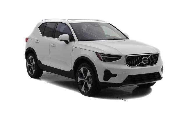 2025 Volvo XC40 Core photo 2