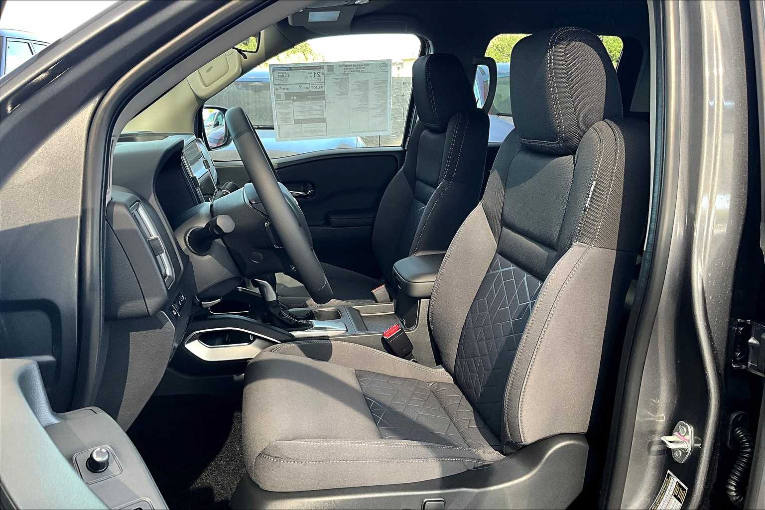 2025 Nissan Frontier SV photo 12