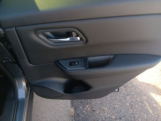 2026 Nissan Rogue SV photo 25