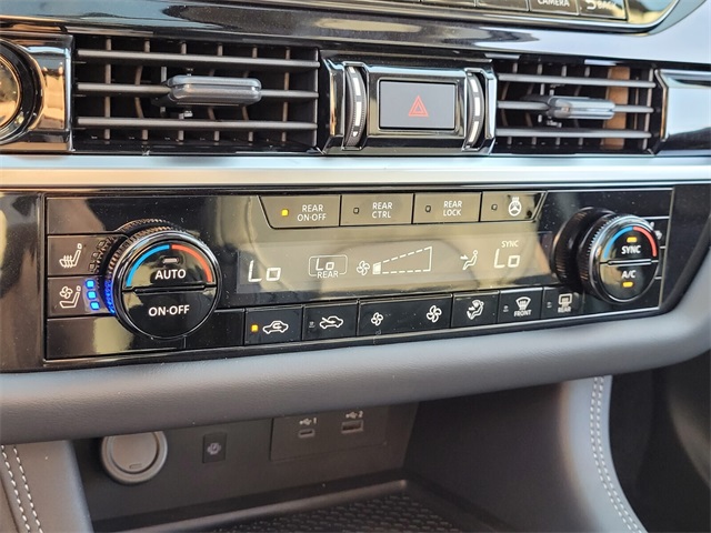 2025 Nissan Pathfinder Platinum photo 10