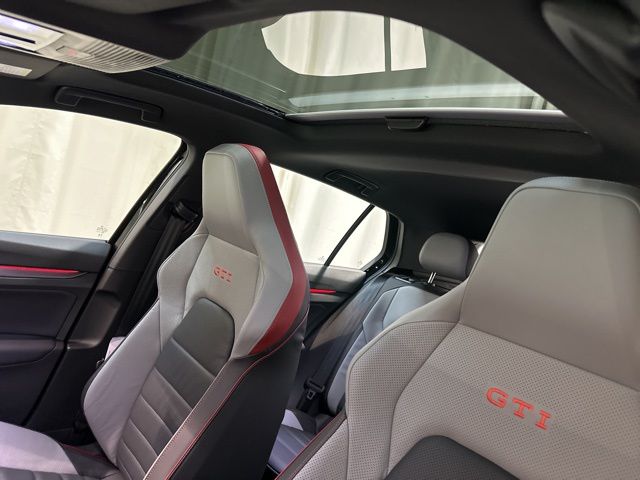 2025 Volkswagen Golf GTI SE photo 25