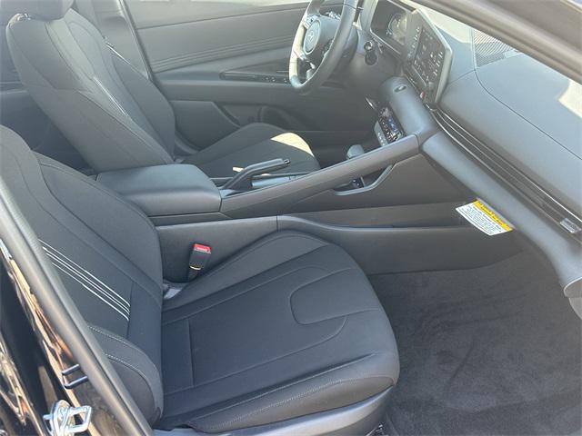 2025 Hyundai Elantra SEL Sport photo 13
