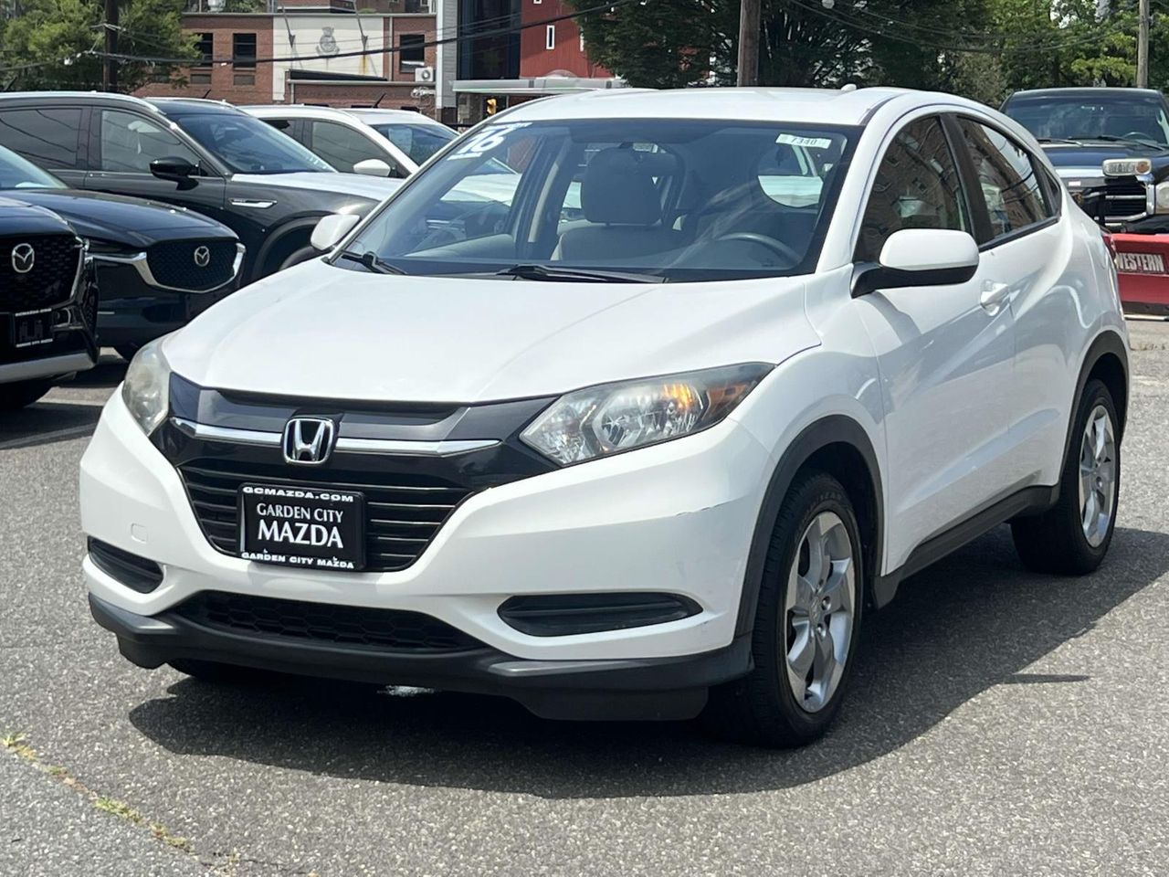 2016 Honda HR-V LX photo 2