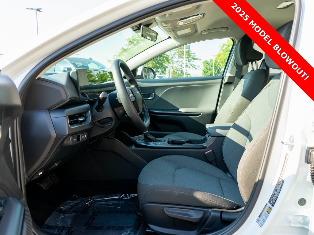 2025 Kia K4 LX photo 10