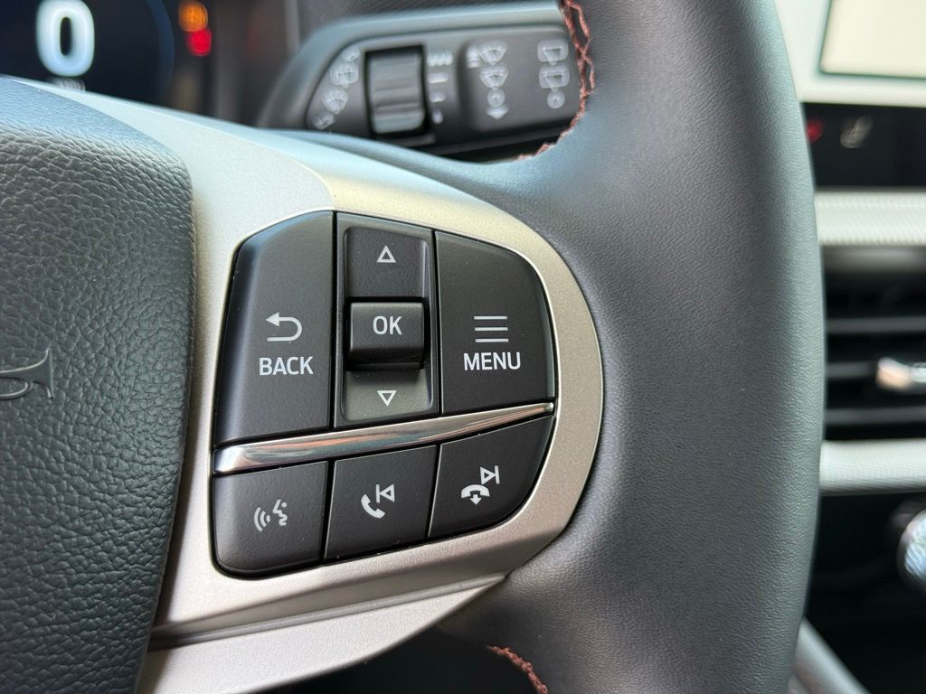 2025 Ford Explorer photo 13