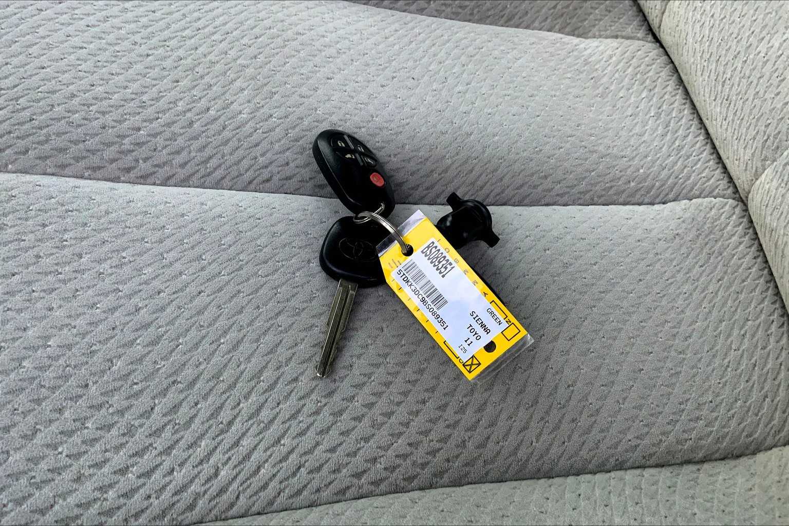 2011 Toyota Sienna LE photo 14