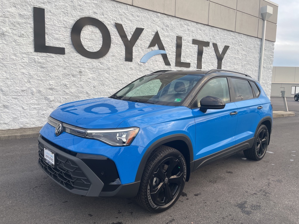 2026 Volkswagen Taos SE Black's photo