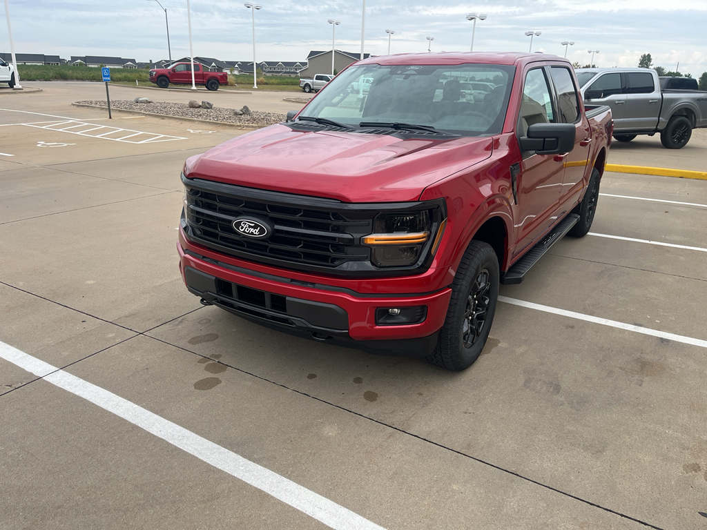 2025 Ford F-150 XLT photo 2