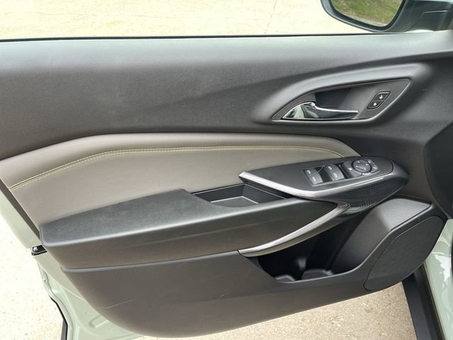 2025 Chevrolet Trax ACTIV photo 2