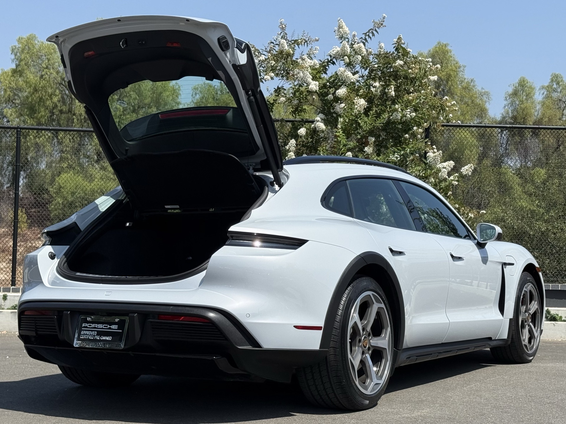 2023 Porsche Taycan Cross Turismo 4S photo 33