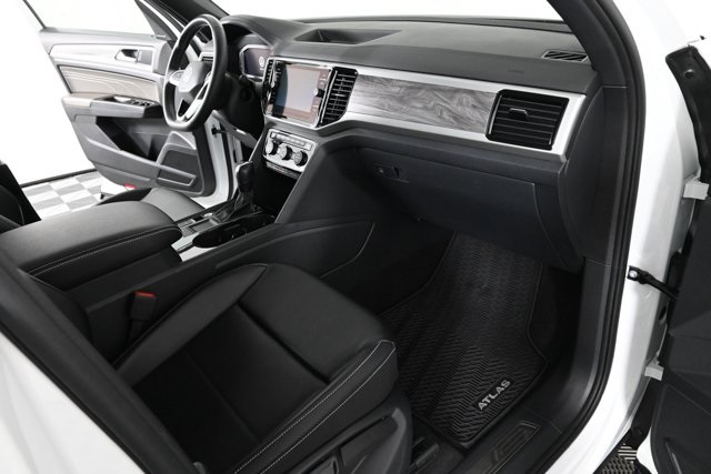 2022 Volkswagen Atlas Cross Sport SE Technology photo 10