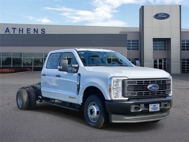 2026 Ford F-350 Super Duty Chassis Cab XL's photo