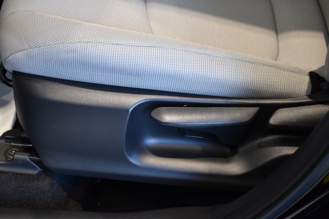 2023 Toyota Corolla Cross LE photo 16