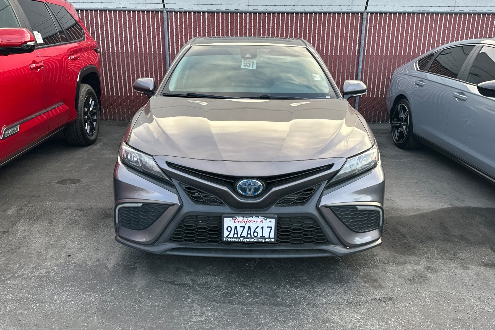 2022 Toyota Camry Hybrid SE photo 4