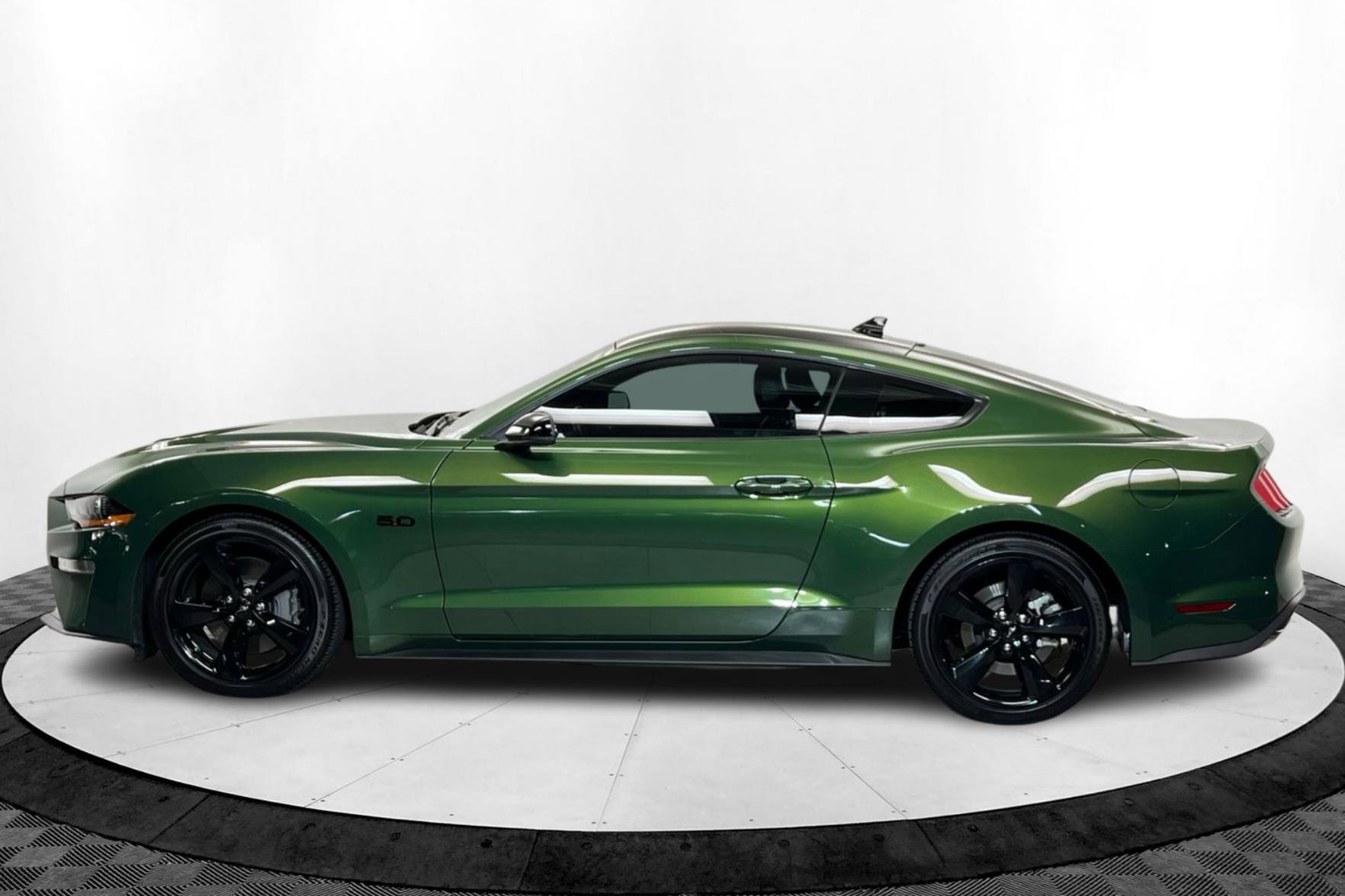 2022 Ford Mustang GT Premium photo 2