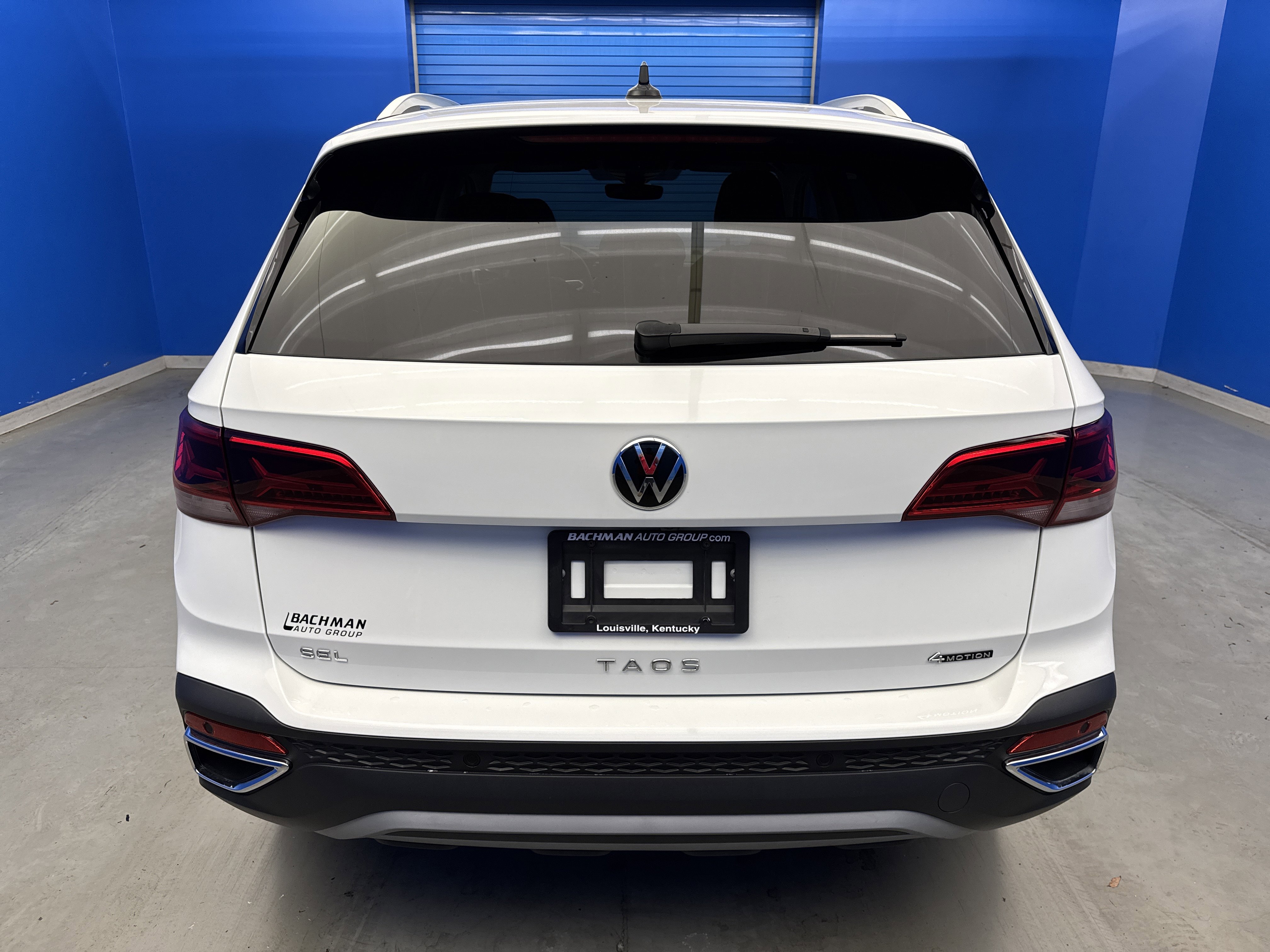 2024 Volkswagen Taos SEL photo 2