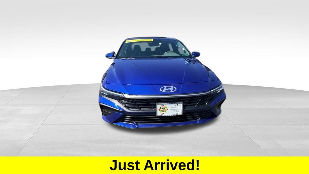 2024 Hyundai Elantra SEL photo 2