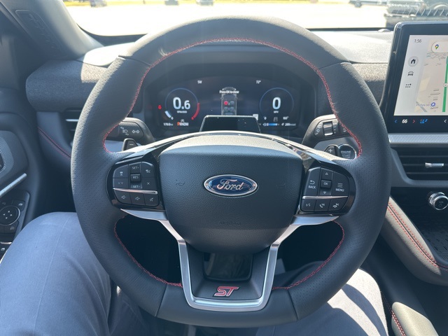 2025 Ford Explorer ST photo 31