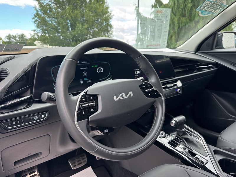 2023 Kia Niro EX Touring photo 7