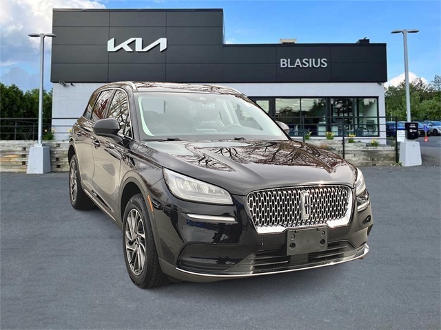 2022 Lincoln Corsair Standard photo 2