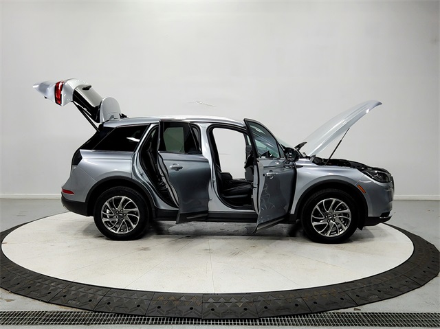 2022 Lincoln Corsair Standard photo 16
