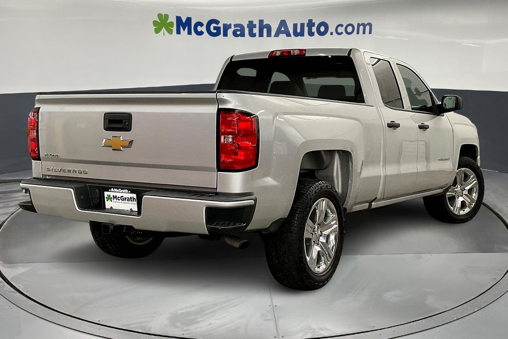 2017 Chevrolet Silverado 1500 Custom photo 12