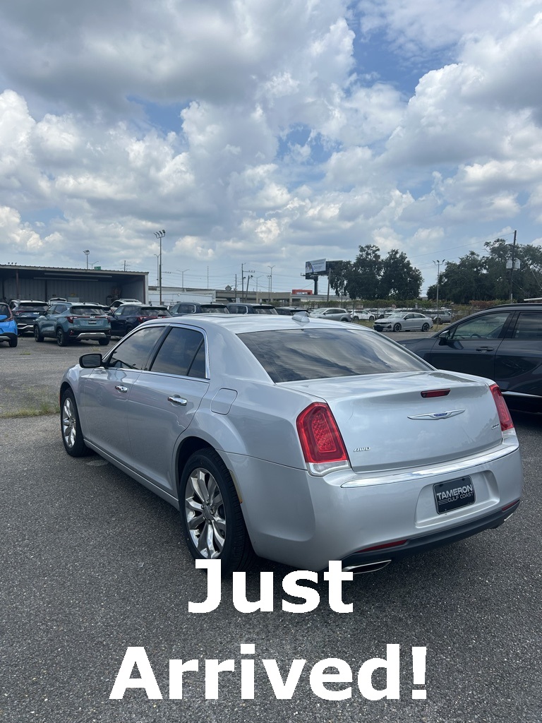 2020 Chrysler 300 Limited photo 2