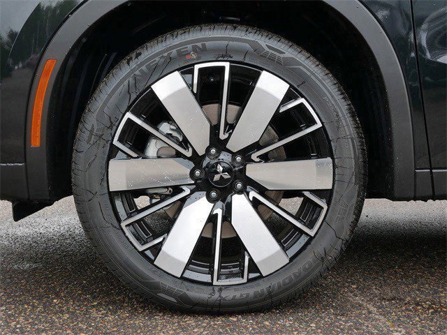 2025 Mitsubishi Outlander SE photo 3