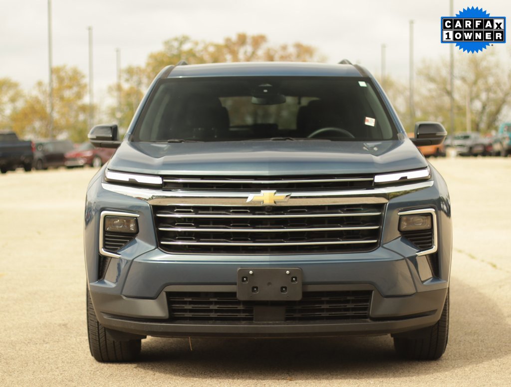 2025 Chevrolet Traverse photo 2