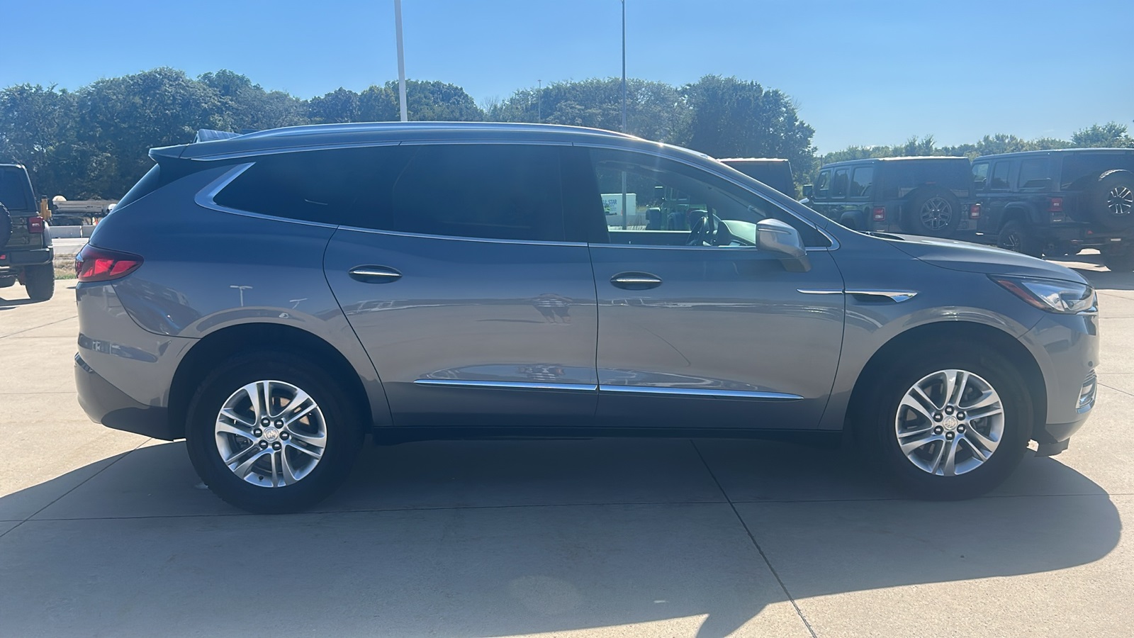 2019 Buick Enclave Essence photo 2