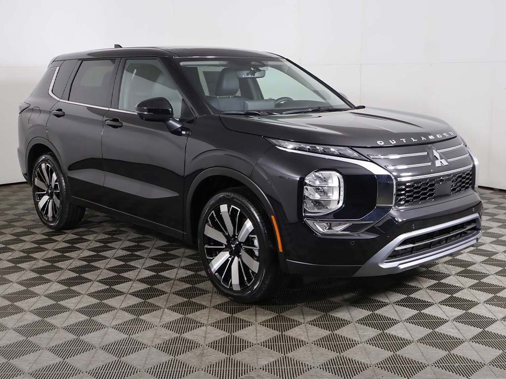 2025 Mitsubishi Outlander SE photo 2