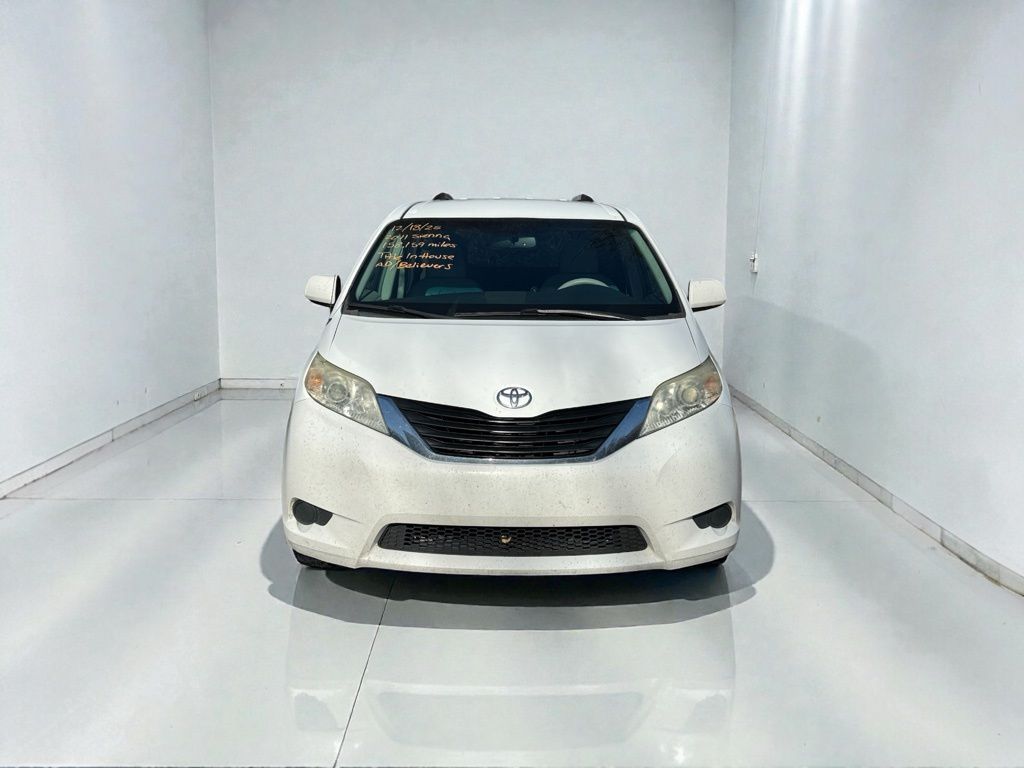 2011 Toyota Sienna LE's photo