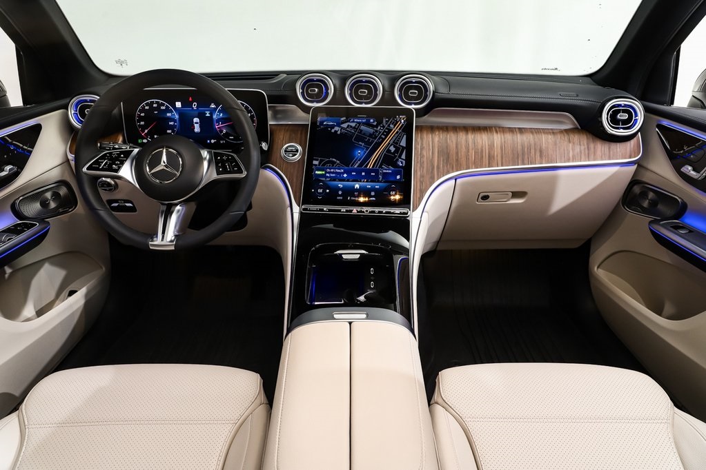 2025 Mercedes Benz GLC 300 4MATIC photo 6