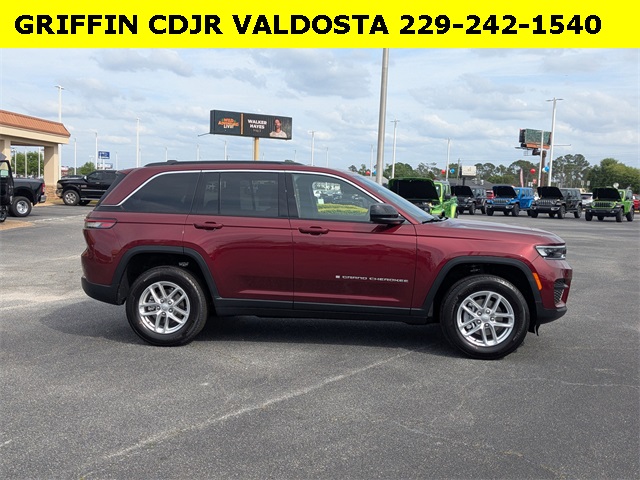 2025 Jeep Grand Cherokee Laredo X photo 2