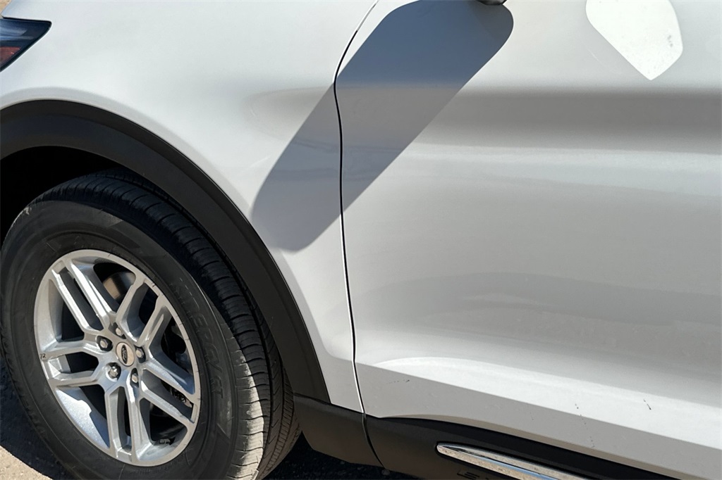 2025 Ford Explorer photo 20
