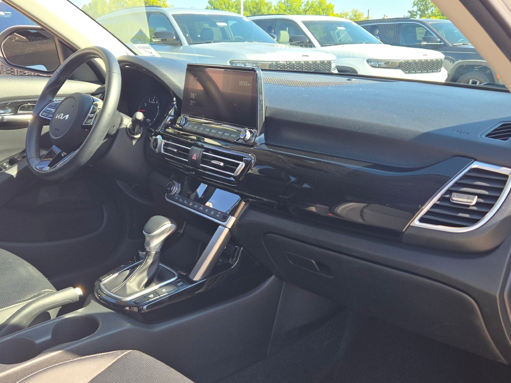 2022 Kia Seltos EX photo 7