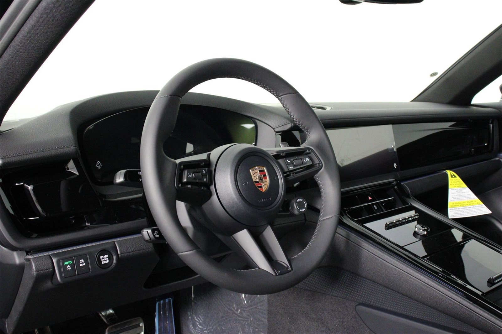 2025 Porsche Panamera 4 photo 4