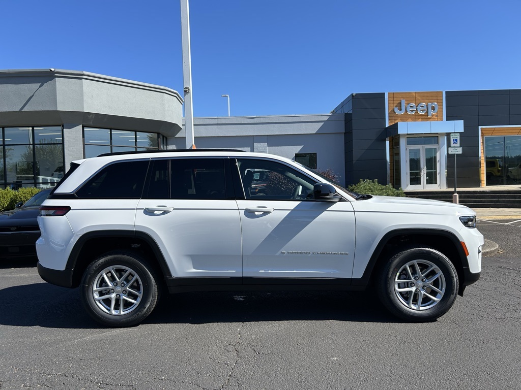 2025 Jeep Grand Cherokee Laredo X photo 5