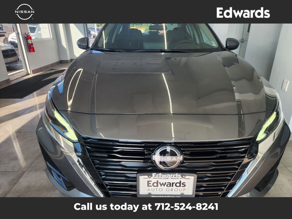 2025 Nissan Altima SV photo 2
